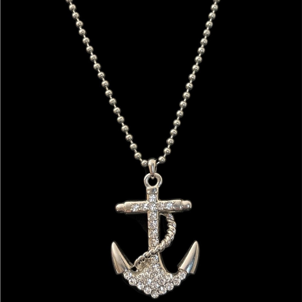 Elegant Silver Anchor Pendant Necklace